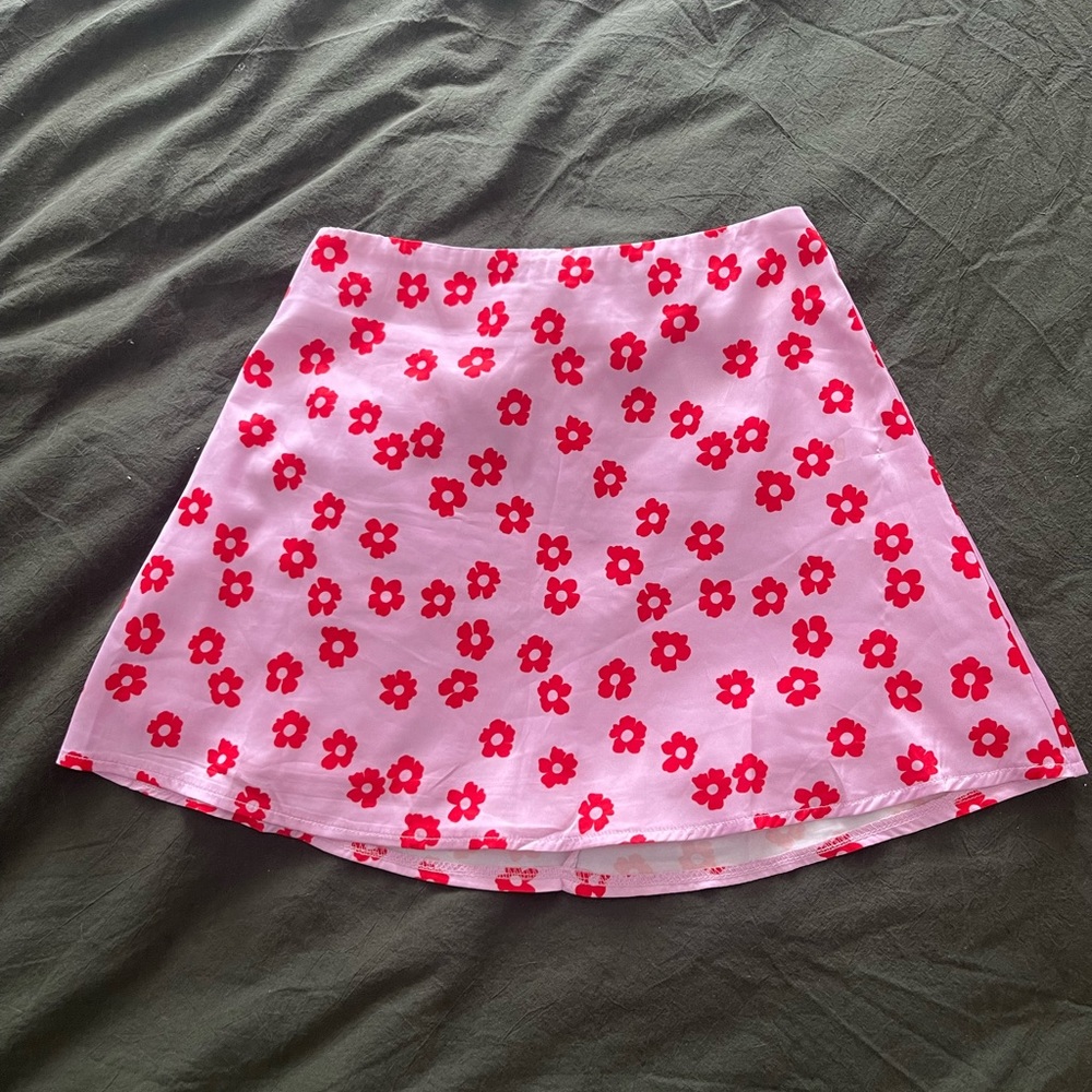 Floral pink mini skirt